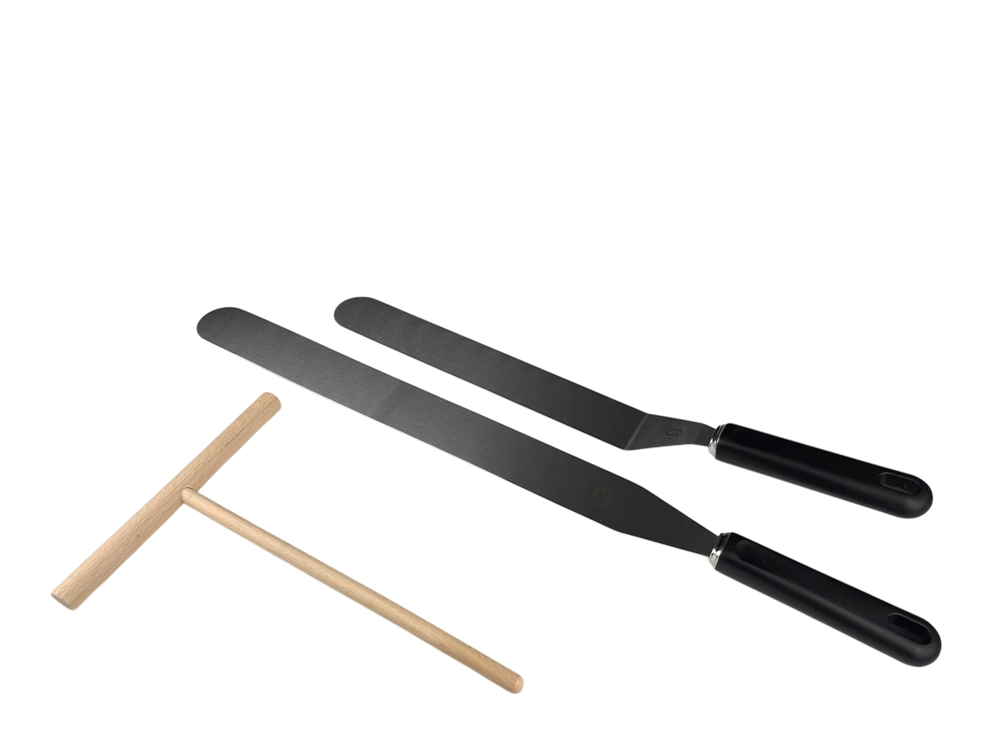 Zubehör für Kreppeisen: zwei Spatel und Holz-Verteilerstab für Crêpezubereitung