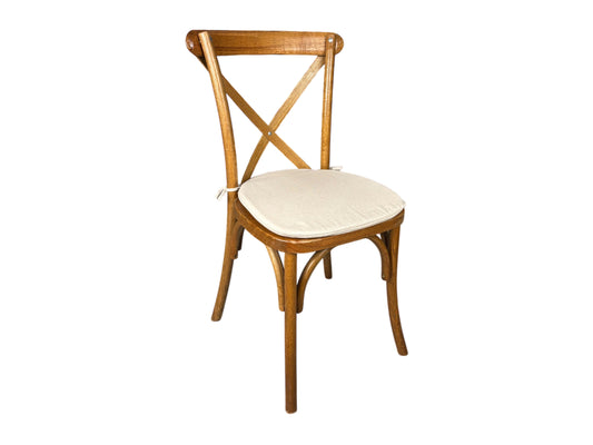 Crossback-Stuhl aus Holz mit naturfarbenem Sitzkissen im Vintage-Design – mieten für Hochzeiten und Events