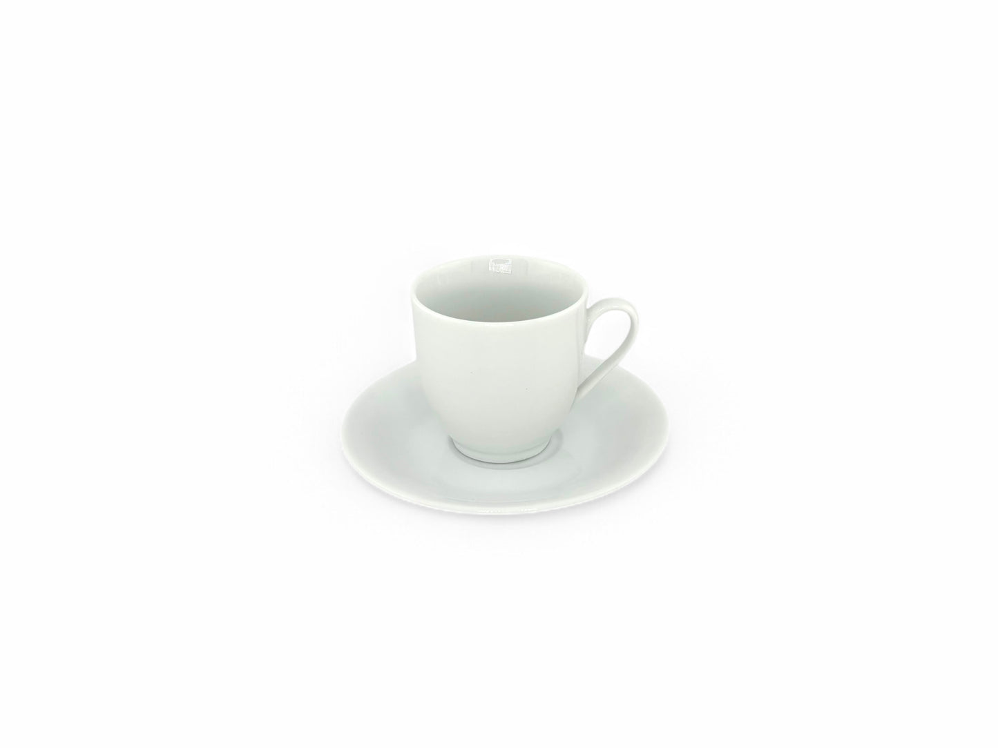Classic Espressotasse mit passender Untertasse aus weißem Porzellan – ideal für stilvolle Tischdekorationen bei Hochzeiten, Geburtstagen und Events. Jetzt bei unserem Geschirrverleih mieten.