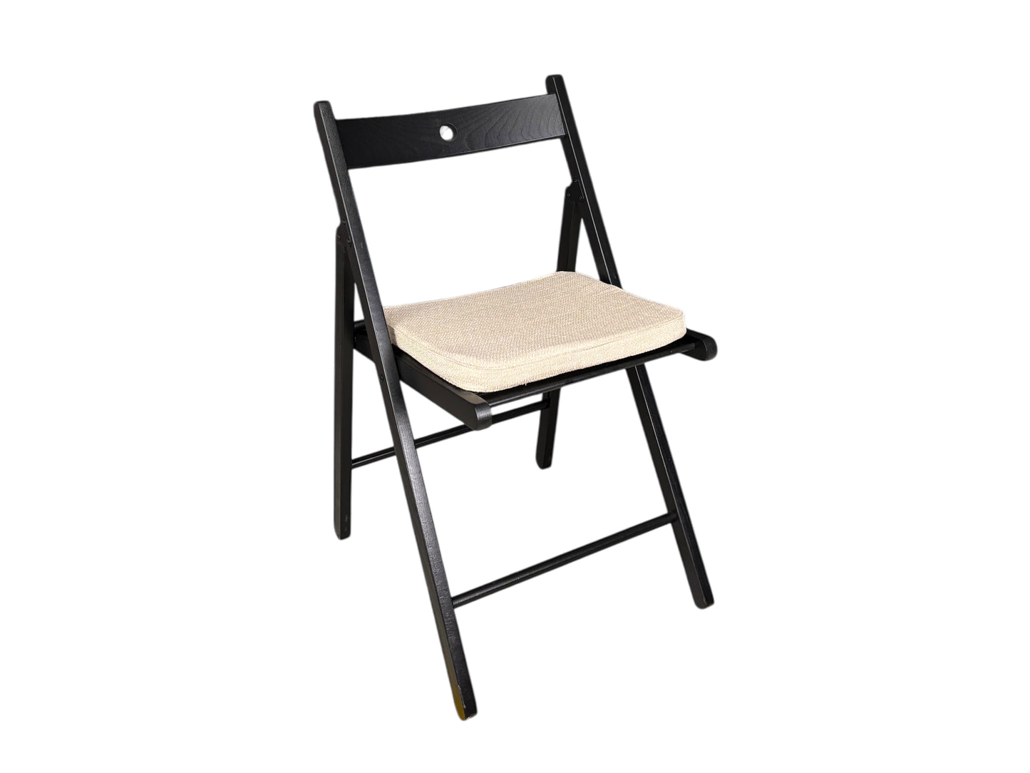 Schwarze Holzklappstühle mit Polster mieten – stilvoll, klappbar & bequem, ideal für Trauerfeiern & seriöse Events.