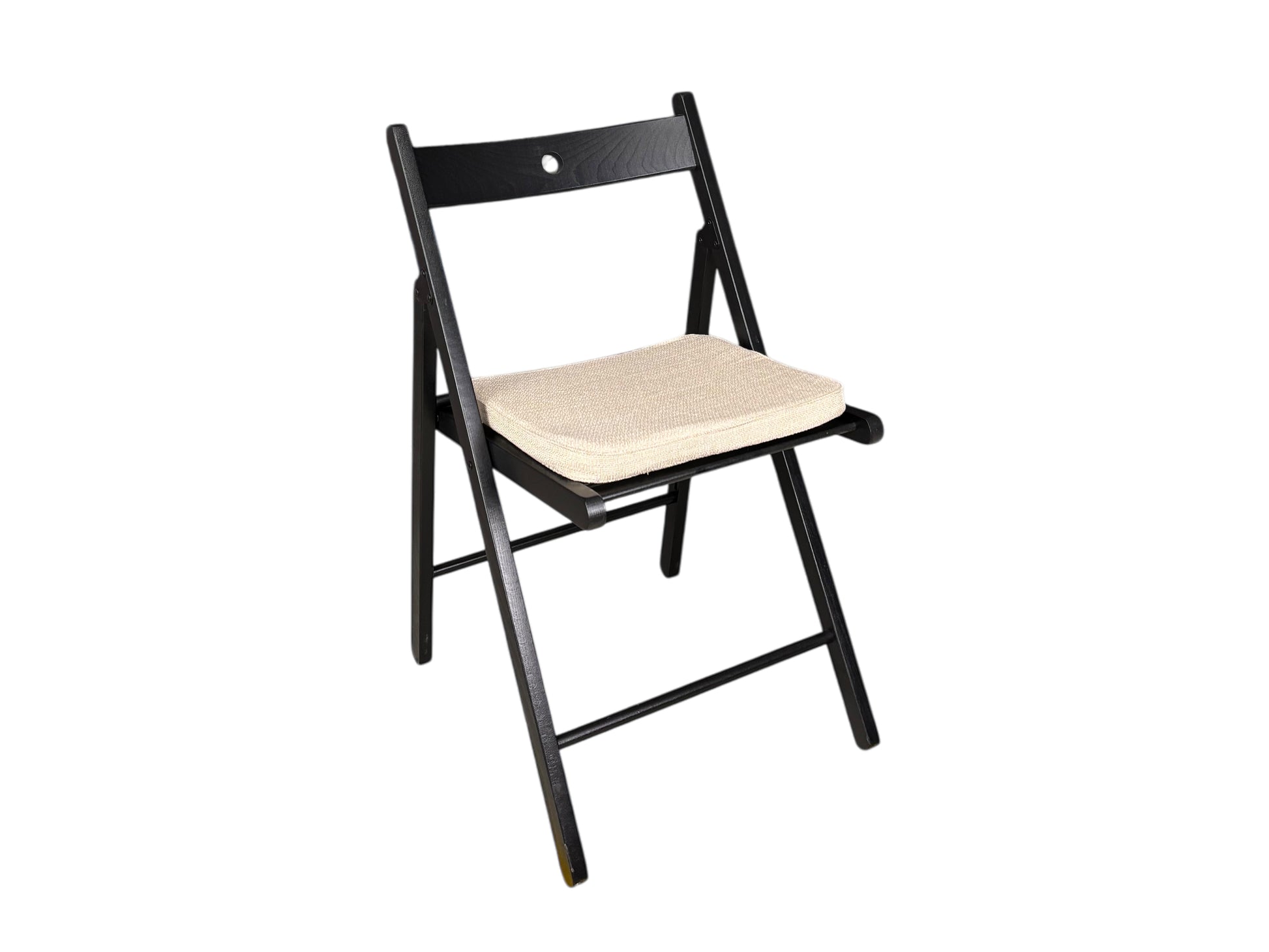 Schwarze Holzklappstühle mit Polster mieten – stilvoll, klappbar & bequem, ideal für Trauerfeiern & seriöse Events.