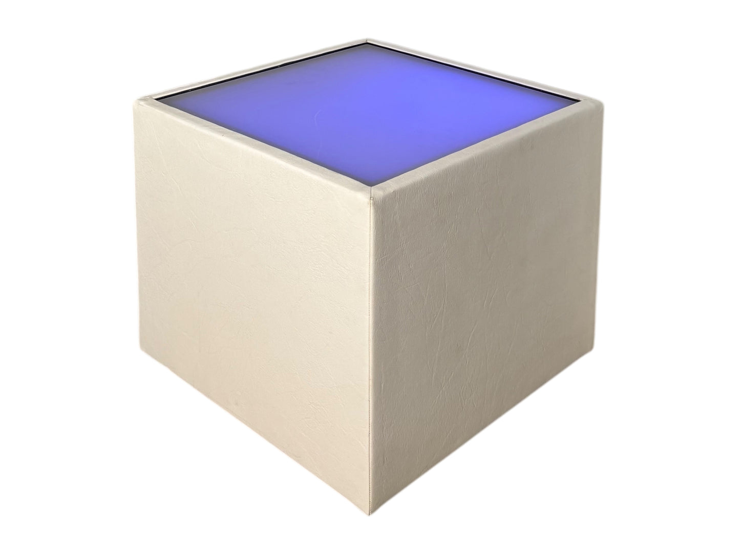 Beleuchteter Lounge-Tisch in Weiß mit Milchglasplatte und RGB-Akku – Würfeltisch für Loungebereiche auf Hochzeiten, Partys und Firmenevents.