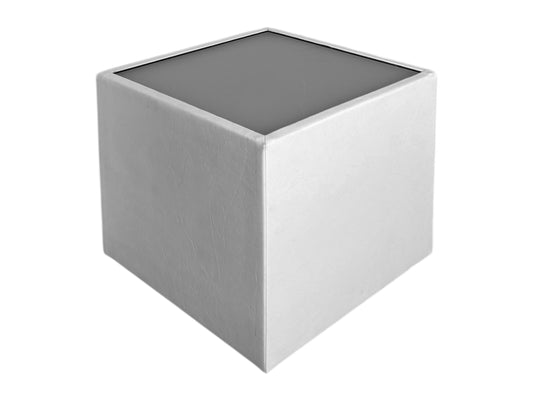 Lounge-Tisch in Weiß mit Kunstlederbezug und Milchglasplatte – stilvoller Würfeltisch für Events, Hochzeiten und Loungebereiche.