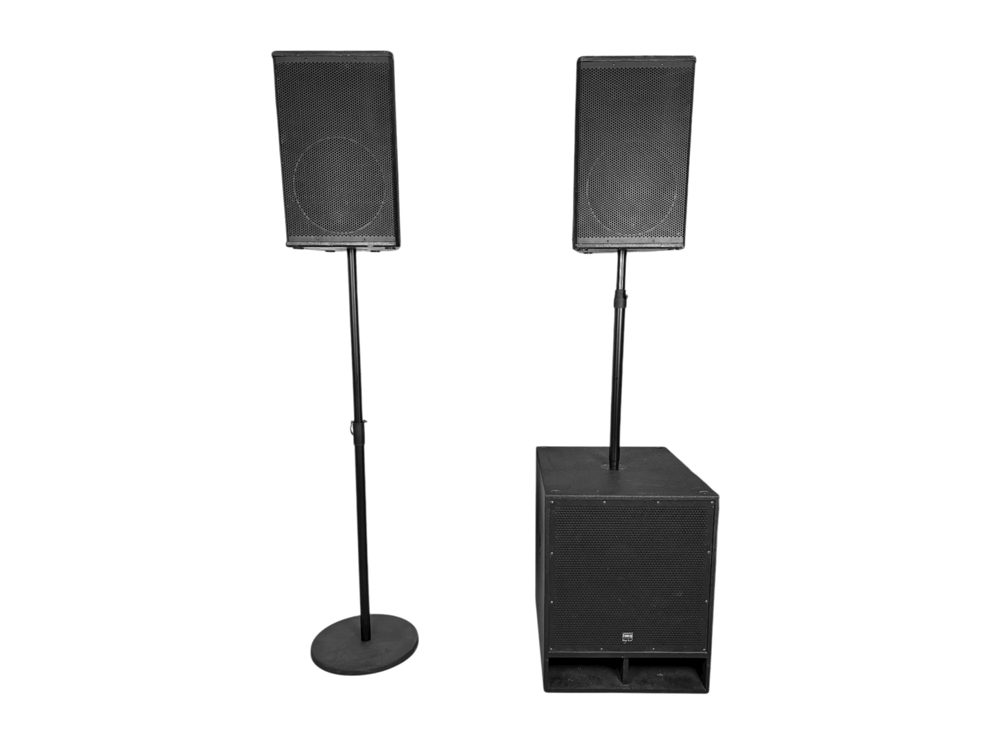 PA-Anlage mit zwei 12-Zoll-Lautsprechern, 18-Zoll-Subwoofer, Stativ und Endstufen-Rack – mieten bei Eventverleih Schleswig-Holstein