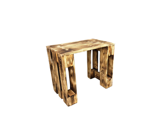 Paletten-Loungetisch aus geflammtem Holz – rustikaler Tisch für Lounge-Bereiche auf Hochzeiten, Events und Outdoor-Feiern