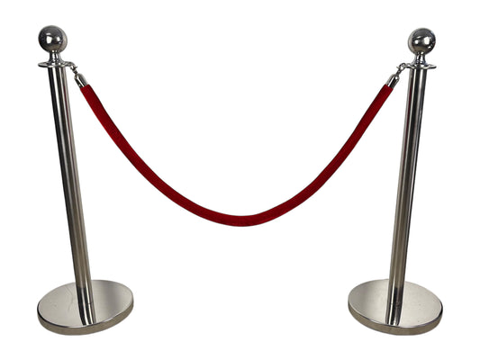 Zwei silberne VIP-Absperrpoller mit roter Samtkordel – Start-Set zur Absperrung bei Events, Hochzeiten und Veranstaltungen