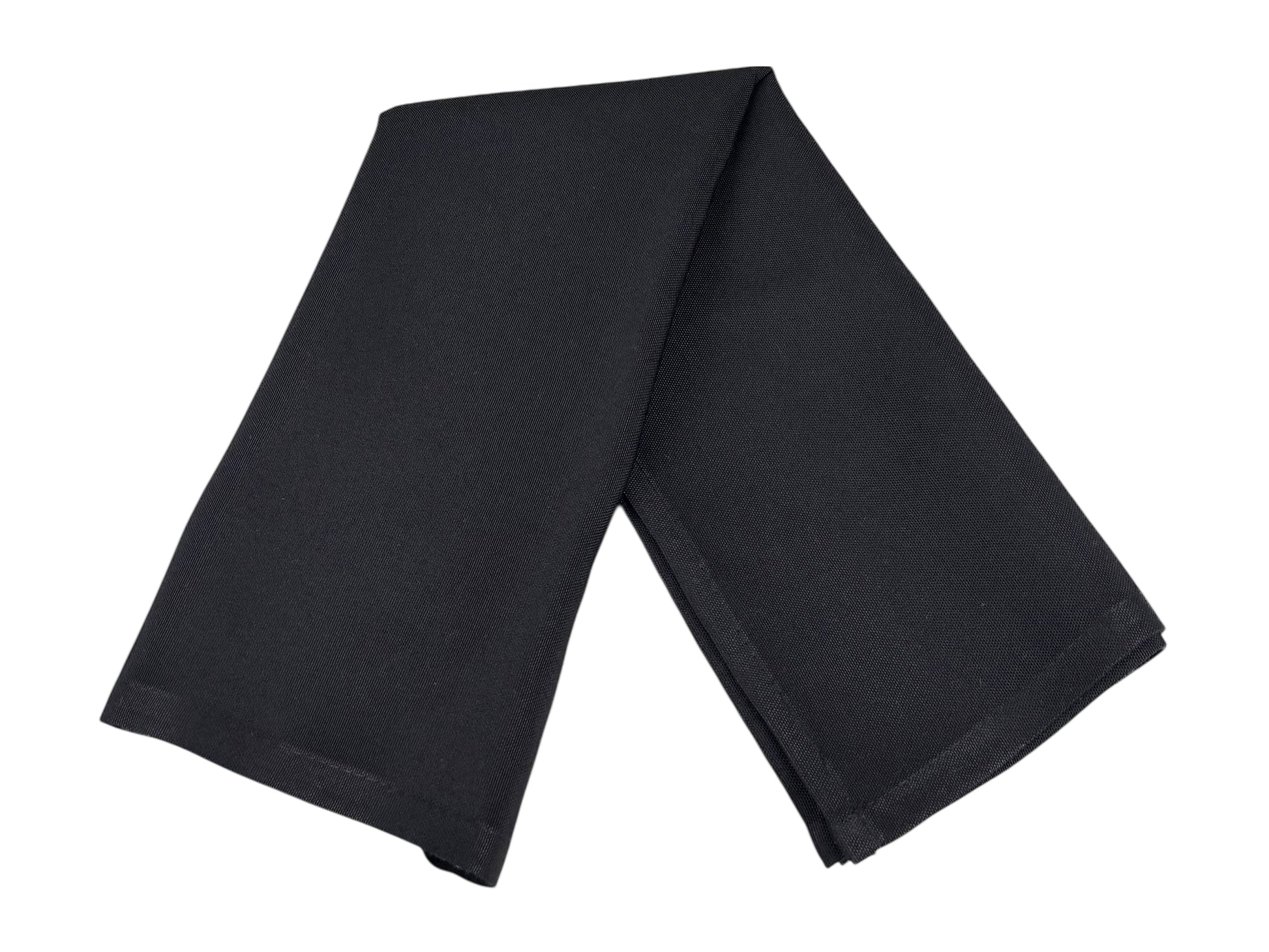 Schwarze Stoffserviette 50x50 cm, elegant gefaltet – mieten für Hochzeiten & Events in Kiel und Schleswig-Holstein.