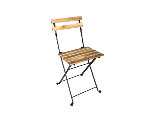 Biergartenstühle mieten – klassisches Design mit schwarzem Gestell & lasierten Holzbrettern, klappbar & robust für Outdoor-Events.