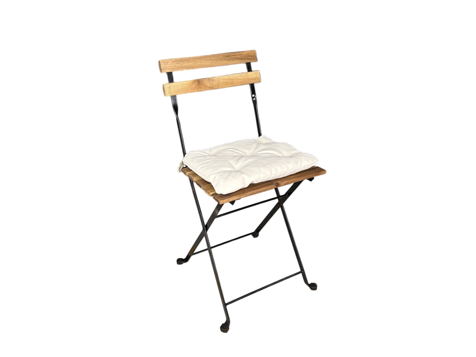 Biergartenstühle mit Polster mieten – klassisches Design, schwarzes Gestell, Holzsitzfläche & optionales Sitzpolster für mehr Komfort.