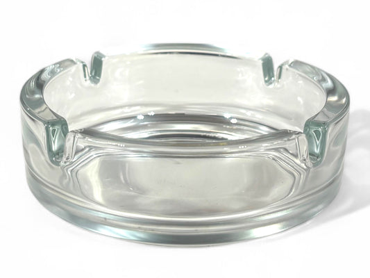 Stapelbarer Glas-Aschenbecher, 10,7 cm Durchmesser, ideal für stilvolle Raucherzonen bei Events.