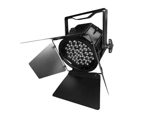 LED-Theaterscheinwerfer mit Torblende und stufenloser Farbtemperatur von 2800 bis 6400 K, ideal zur Eventbeleuchtung und Bühnenausleuchtung.