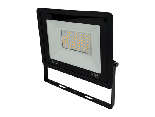 LED-Fluter mit 50 W warmweißem Licht für kleine Flächen und Schilder, Outdoor geeignet, IP65.