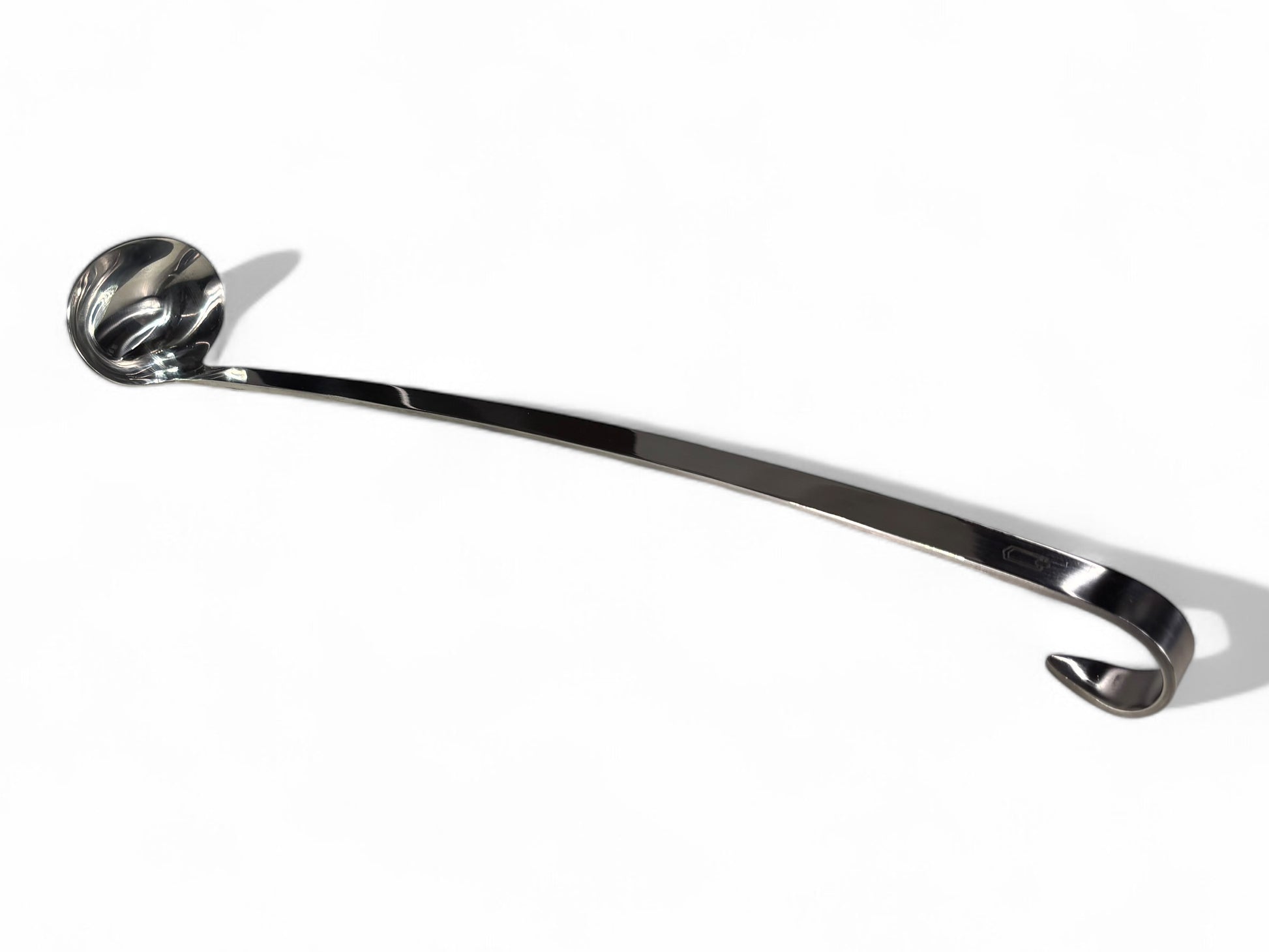 Edelstahl Saucenkelle, 34 cm lang, ideal für professionelle Buffets und Caterings.