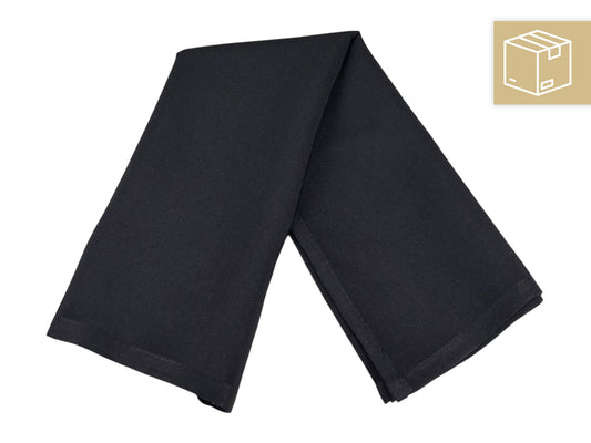 Schwarze Stoffserviette 50x50 cm, elegant gefaltet – mieten für Hochzeiten & Events in Kiel und Schleswig-Holstei sowie deutschlandweit mit Versand.