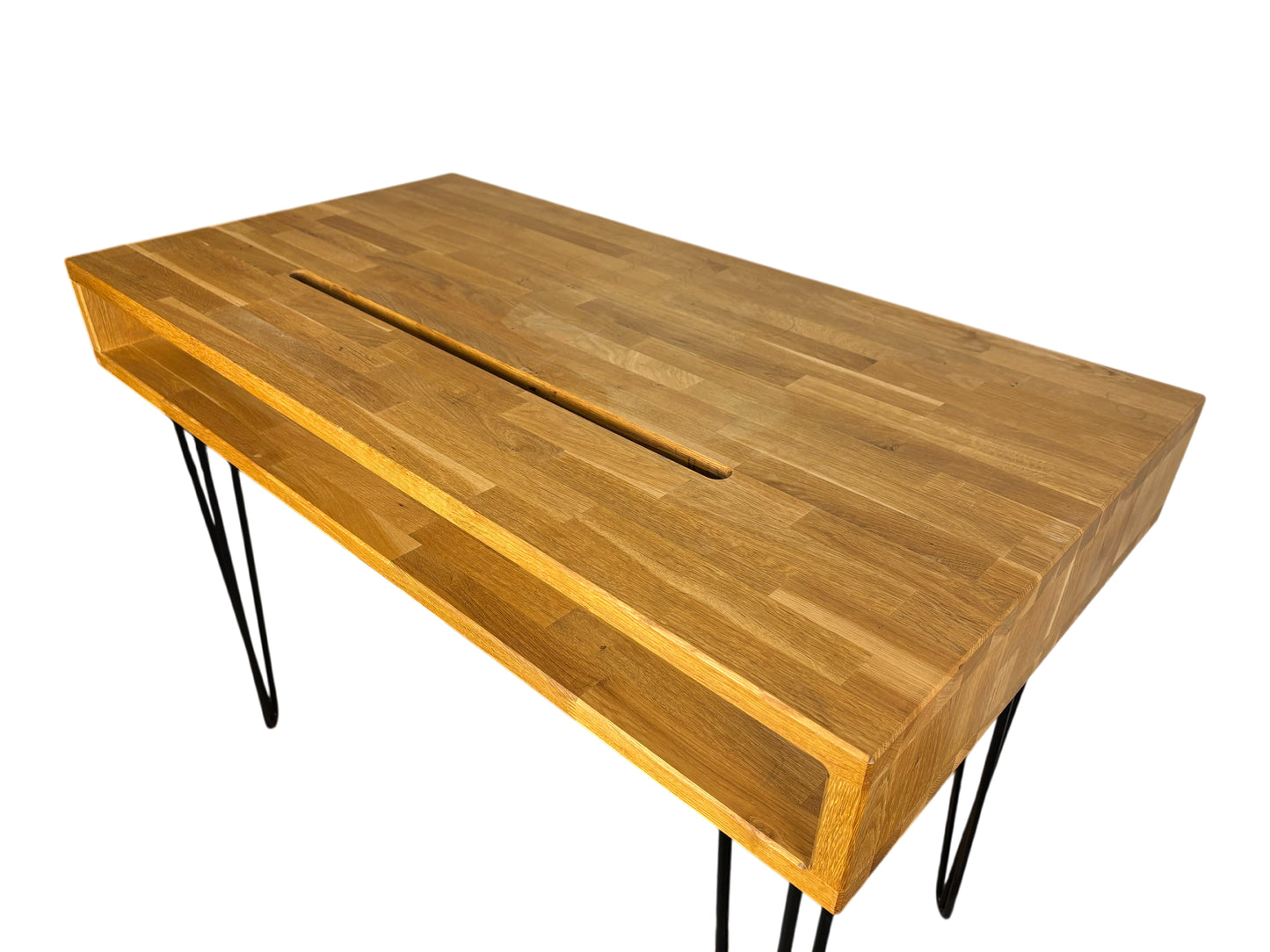 Detailaufnahme Kabeldurchführung DJ Tisch Holz – saubere Verkabelung für DJ Setups